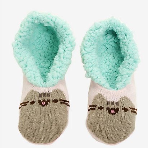 Pusheen Cozy Slippers - Picture 7 of 9